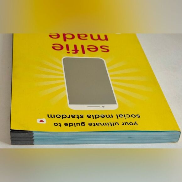 Selfie Made Book by Meridith Valiando Rojas Social Media Influencer How-To Guide - Picture 3 of 7